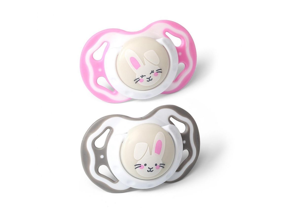 Symmetrical silicone soother 3-6m Symmetrical silicone soother 3-6m