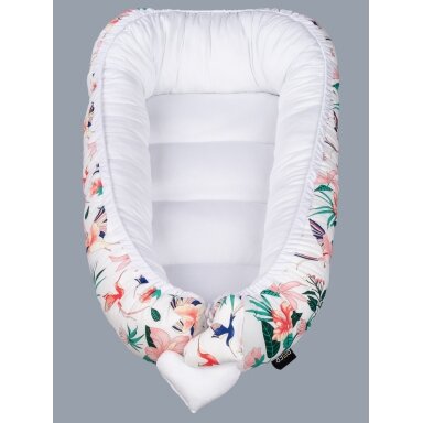 Tuttolina lizdelis naujagimiui Cocoon, gėlytės - baltas Tuttolina lizdelis naujagimiui Cocoon, gėlytės - baltas